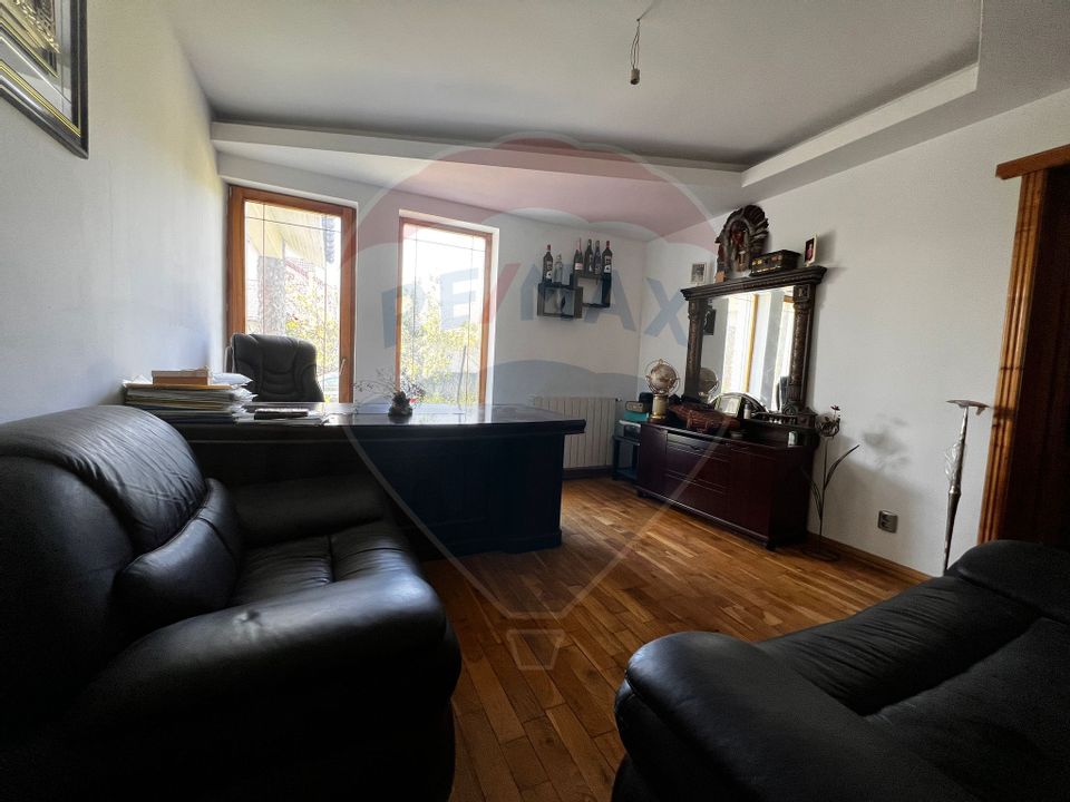 Casa cu 7 camere cu lac de vanzare in Darmanesti