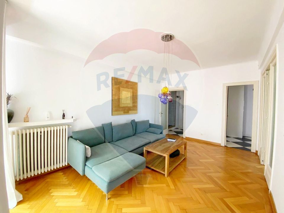 Apartament cu 3 camere în vilă, de închiriat, în zona Capitale