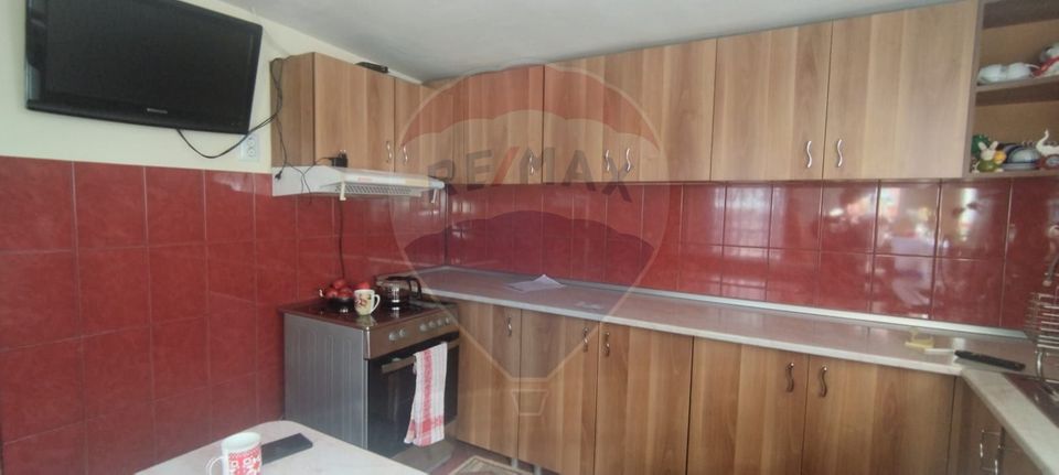 Casă /vilă de vânzare cu teren 1352 mp. central  loc. Petrindu / Sălaj