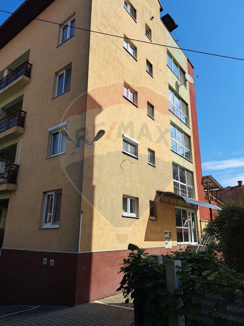 Apartament de închiriat ultracentral , 4 camere,  cu terasa spatioasa