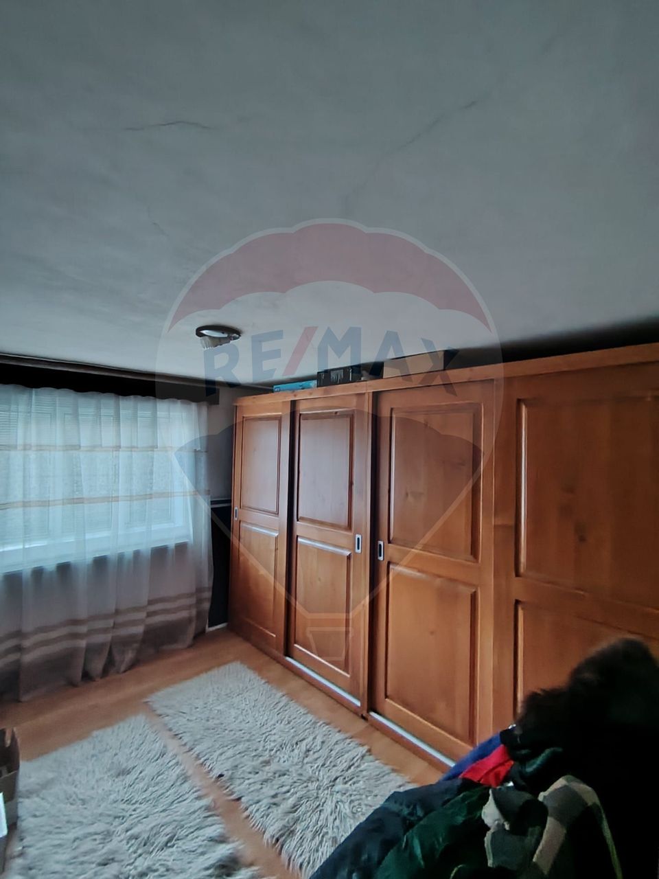 Case cu 7 camere de vânzare în comuna Panaci, sat Drăgoiasa.