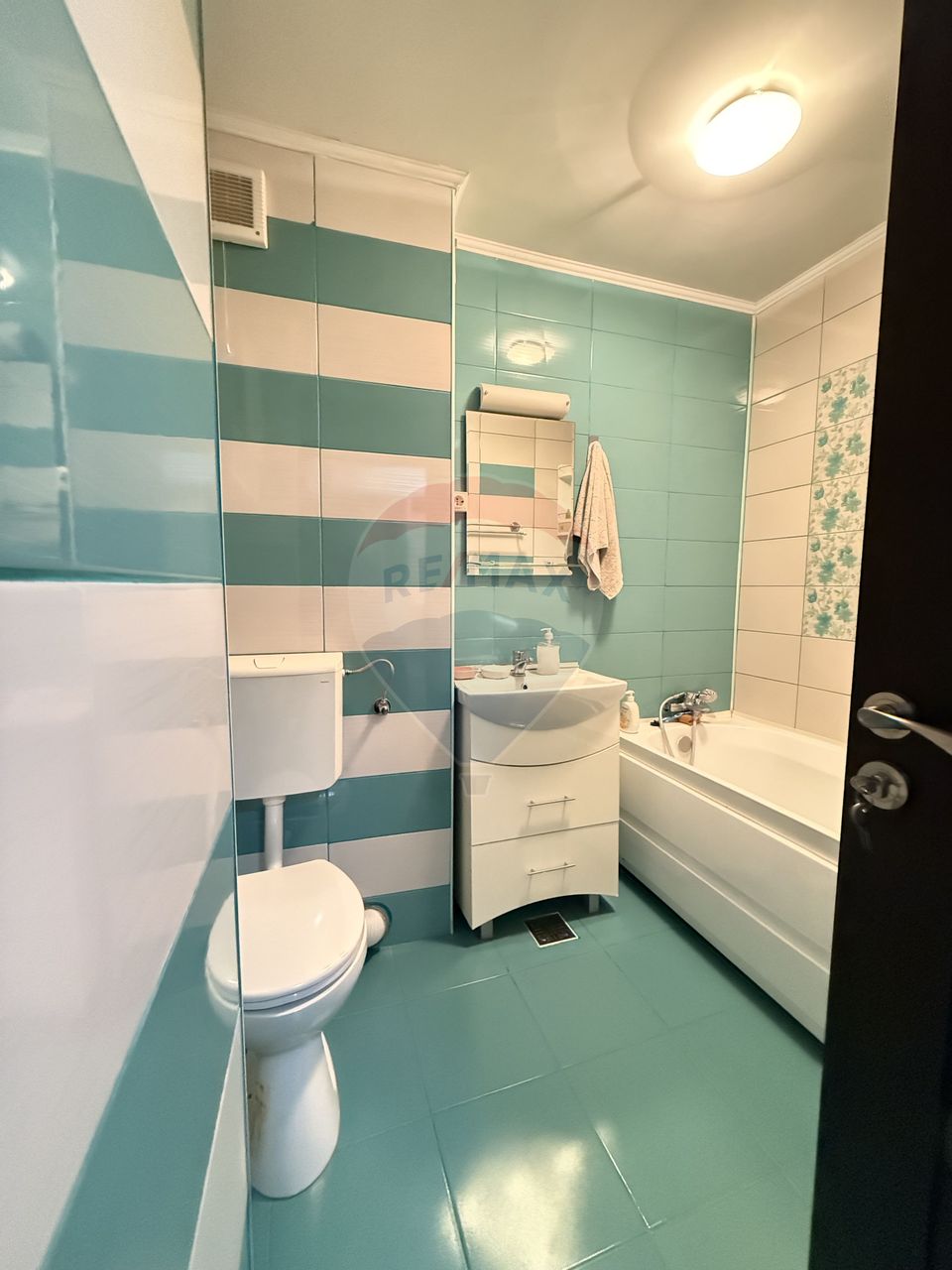 Apartament 2 camere cu loc de parcare de închiriat în zona Brancoveanu