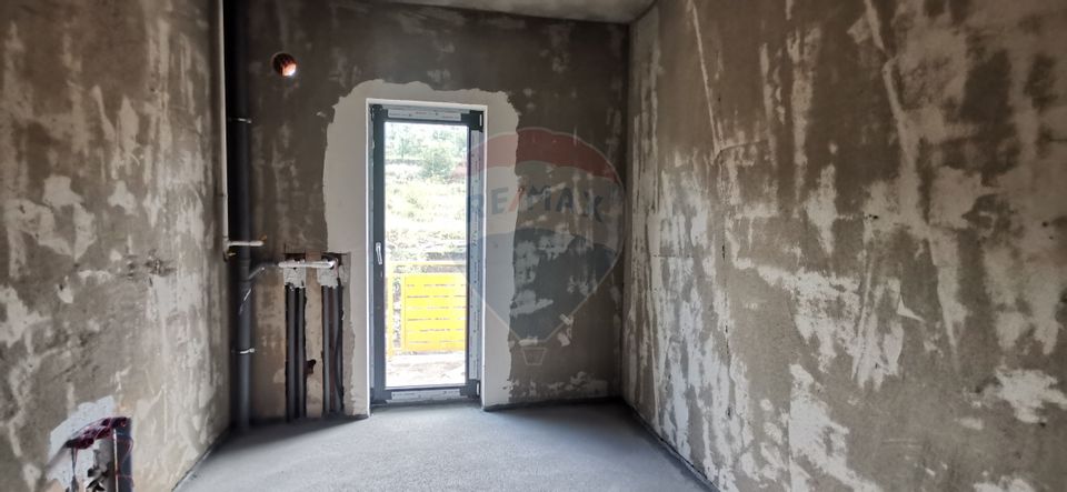 Apartament cu 3 camere de vânzare