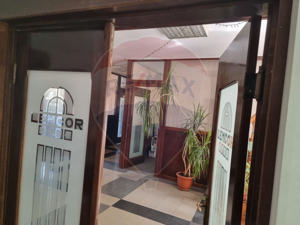 255sq.m Commercial Space for rent, Est area