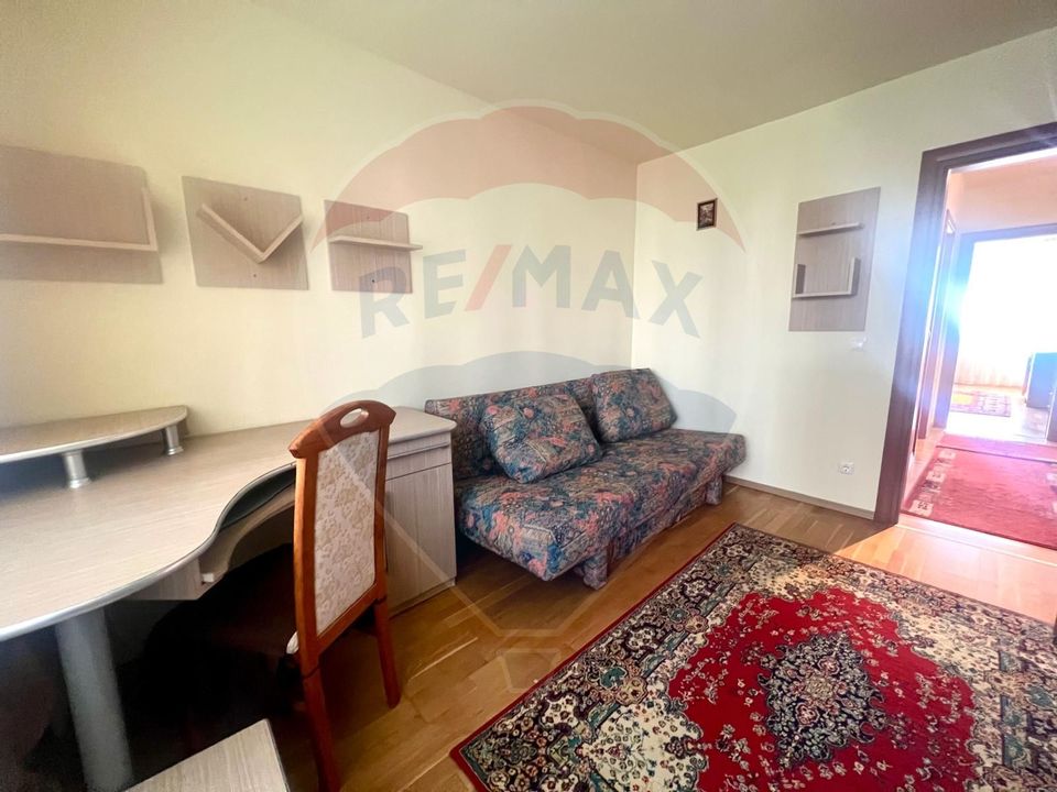 De închiriat apartament cu 4 camere, zona Dacia