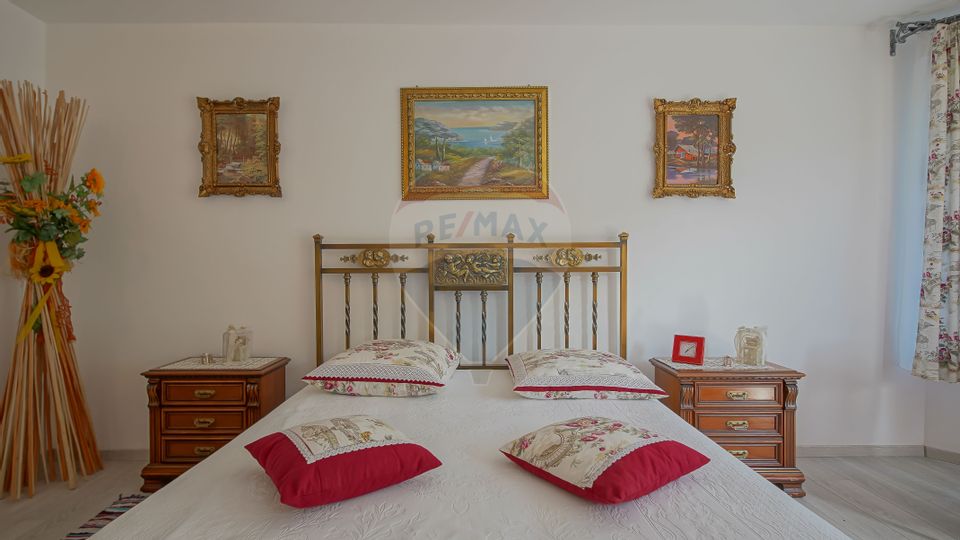 Vilă în zona Glăjărie, 10 camere, Sp + E + M, teren 2789 mp