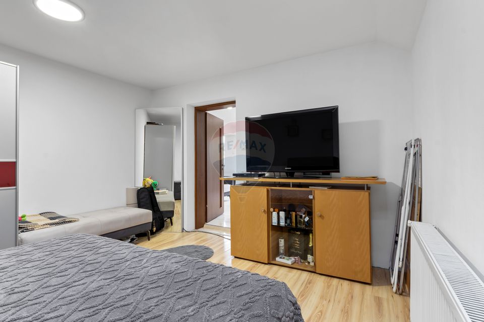 Apartament cu 3 camere la casa de vanzare in Bujac