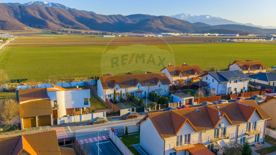 Casă / Vilă cu 4 camere de vânzare în zona Central