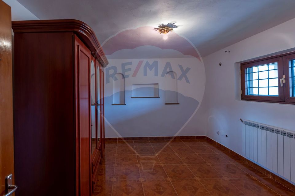 7 room House / Villa for sale, Vest area