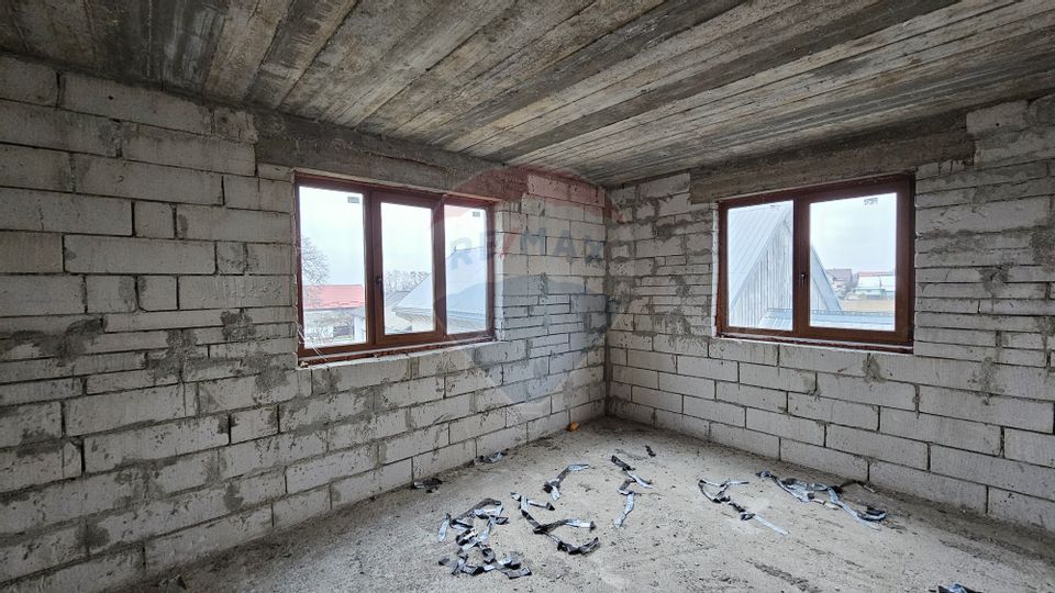 Casă / Vilă cu 12 camere, teren intravilan de 2869mp în Siminicea, SV