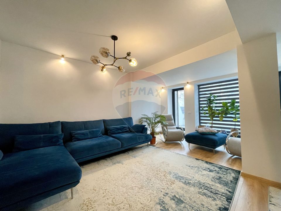 Apartament cu 3 camere de închiriat în zona Faleza Nord