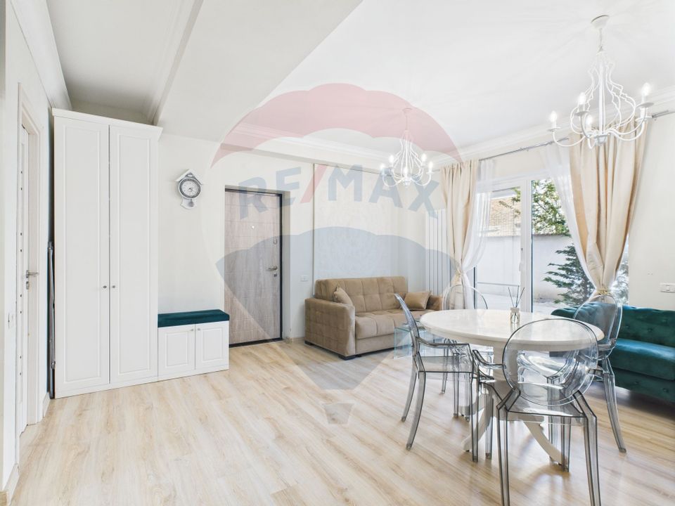 De vanzare | LUX |  Navodari | 3 camere | 300m plaja |