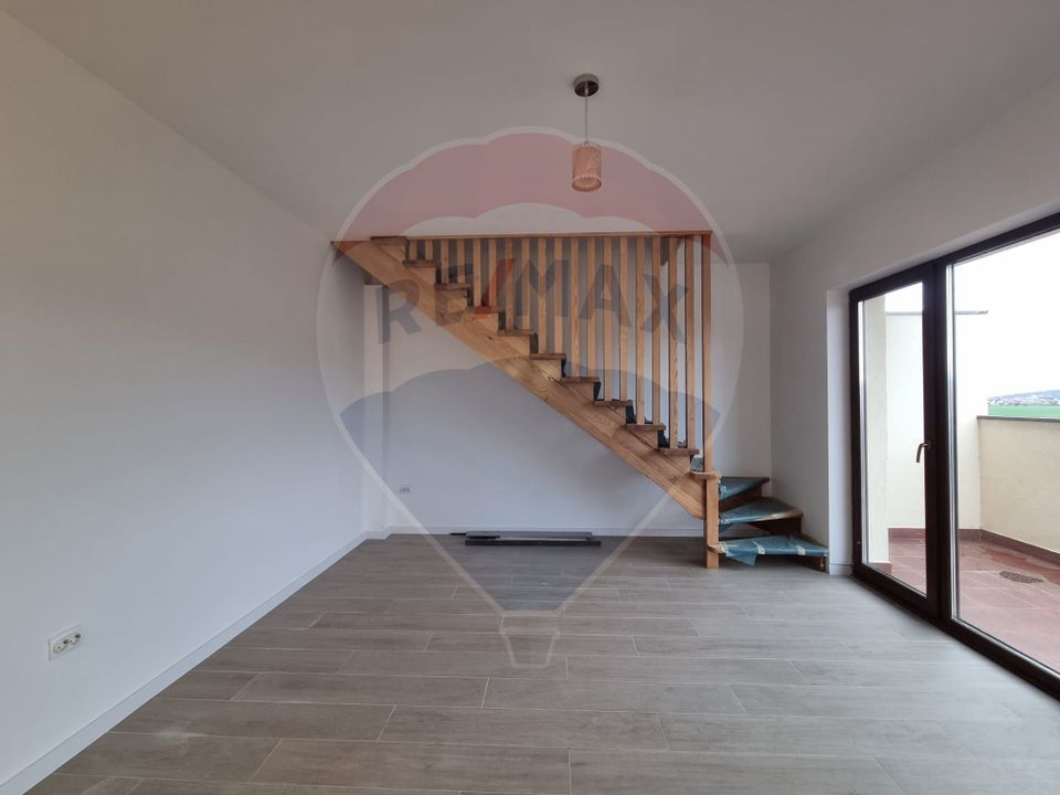 Penthouse 3 camere și loc de parcare, de închiriat, Cristian(REZERVAT)