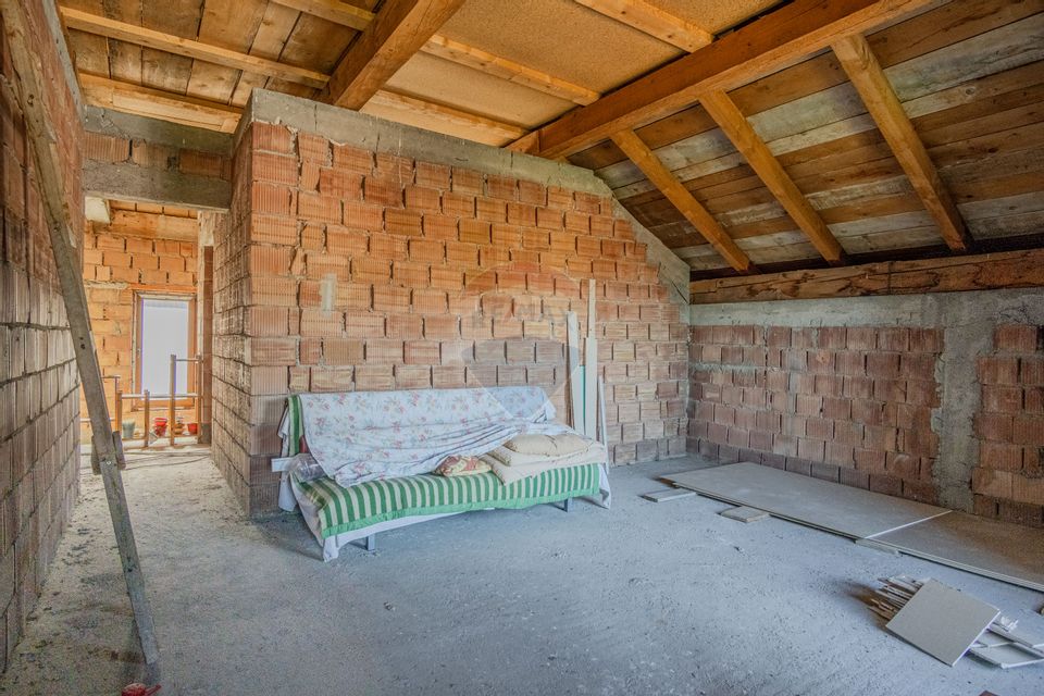 Casa de vanzare 7 camere | CURTE 953 mp | Colonia 1 Mai | COMISION 0 |