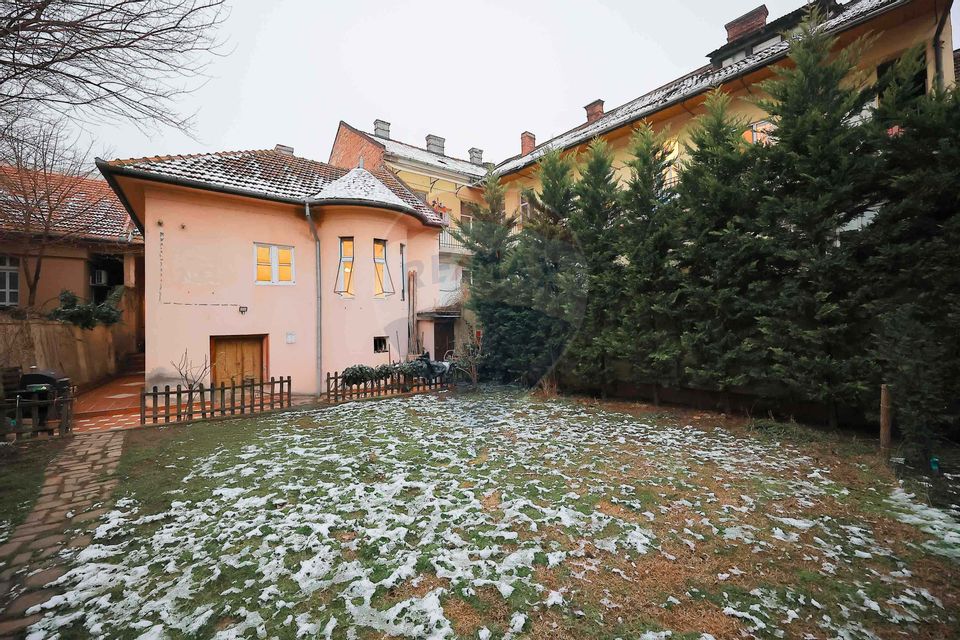 De vânzare Casǎ cu 4 camere, singur în curte, Ultracentral.
