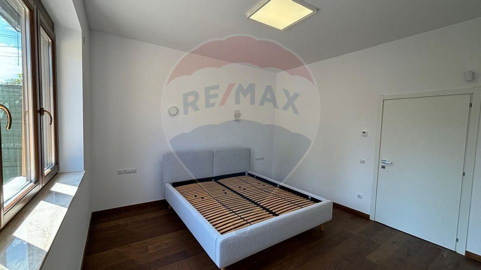 Apartament la casa cu 2 camere de închiriat în zona Central