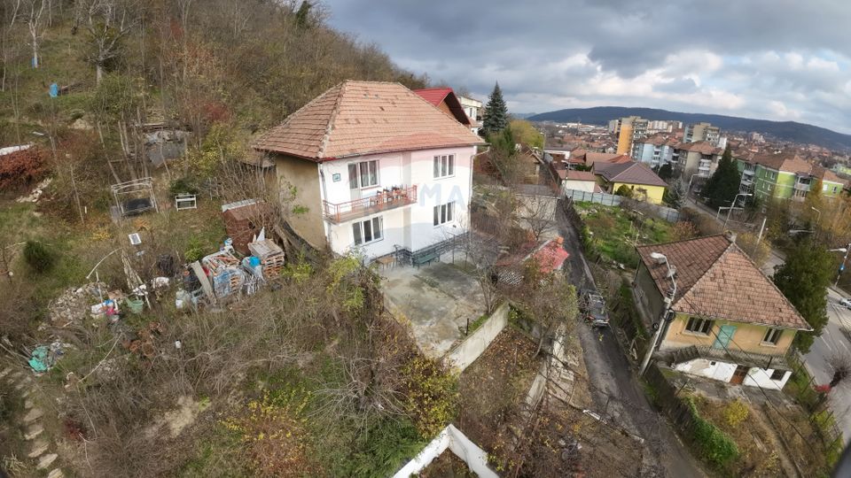 Casă / Vilă cu 5 camere de vânzare în zona Exterior Sud