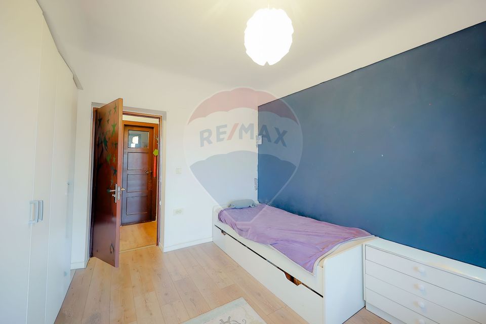 De vânzare apartament cu 2 camere, parter, parcare inclusă, central