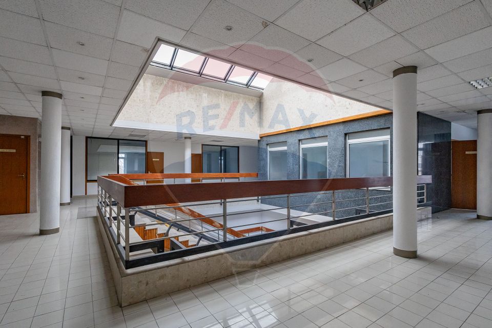 1,048sq.m Commercial Space for rent