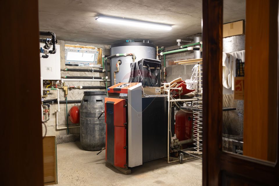 Casa spatioasa de vanzare