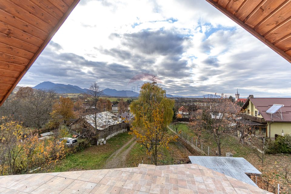 Casă / Vilă cu 6 camere de vânzare in Tarlungeni