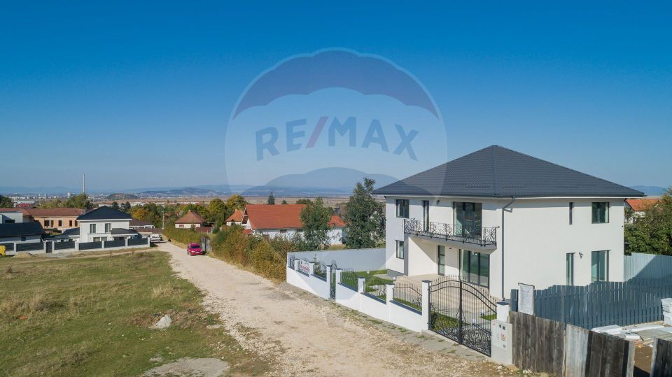 Casă modernă Bunloc, vedere Bucegi, 186 mp, comision 0