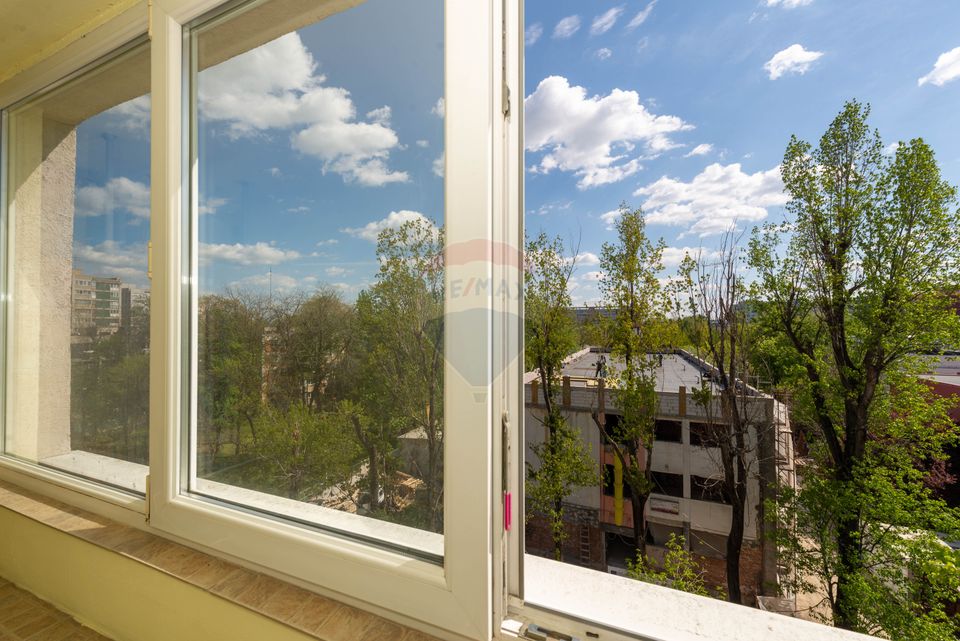 Apartament semidecomandat cu 3 camere de inchiriat Vasile Goldis Minis