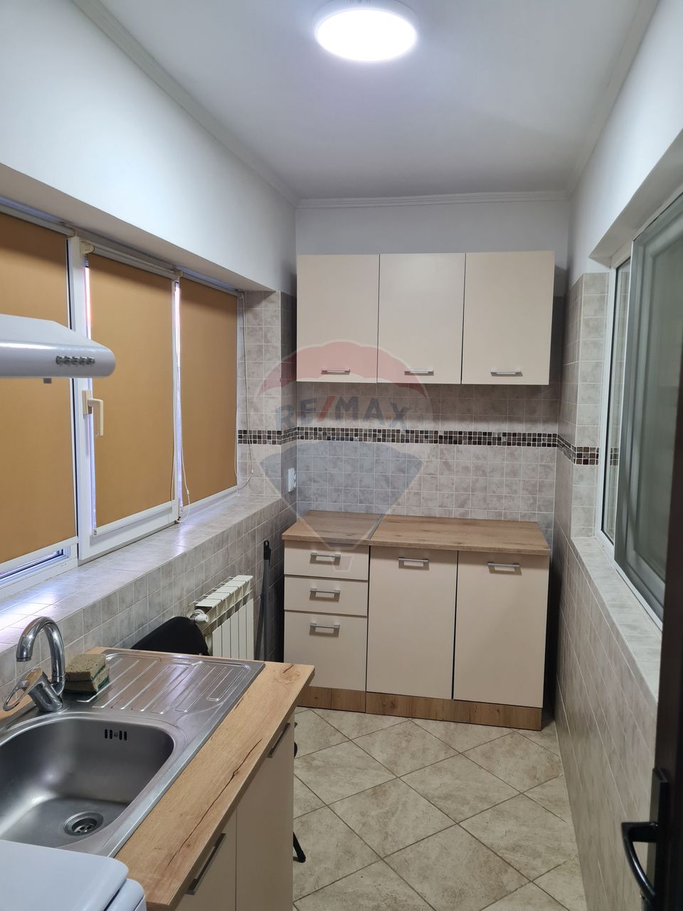 Apartament cu 2 camere de închiriat în zona Est