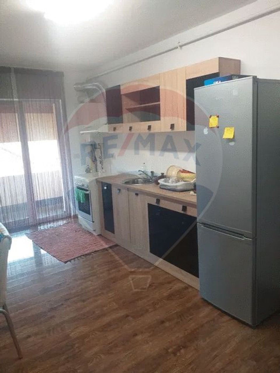 Apartament cu 3 camere de vânzare în zona Parneava