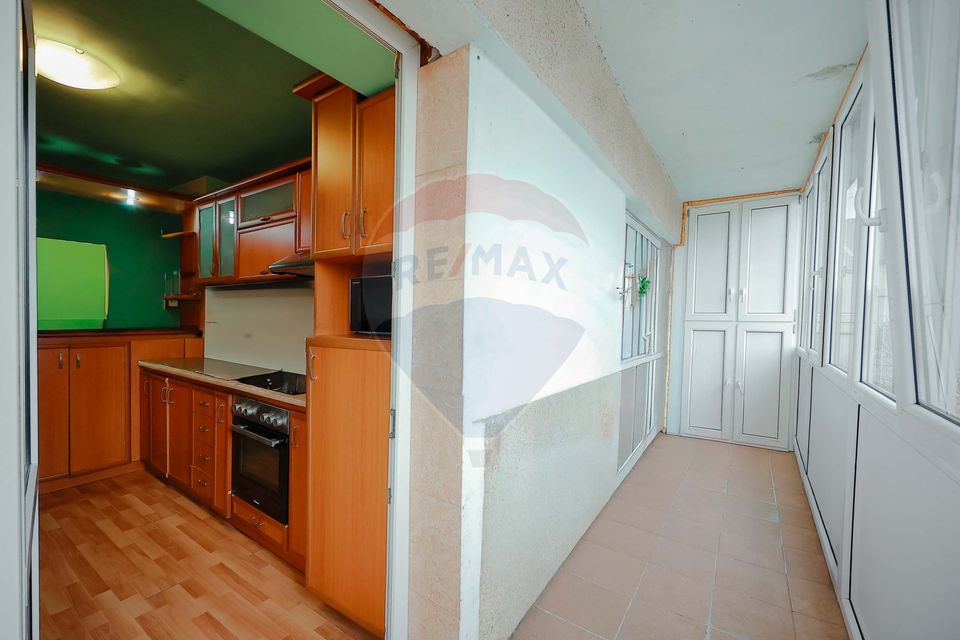 Apartament cu 4 camere, de vânzare în zona Rogerius