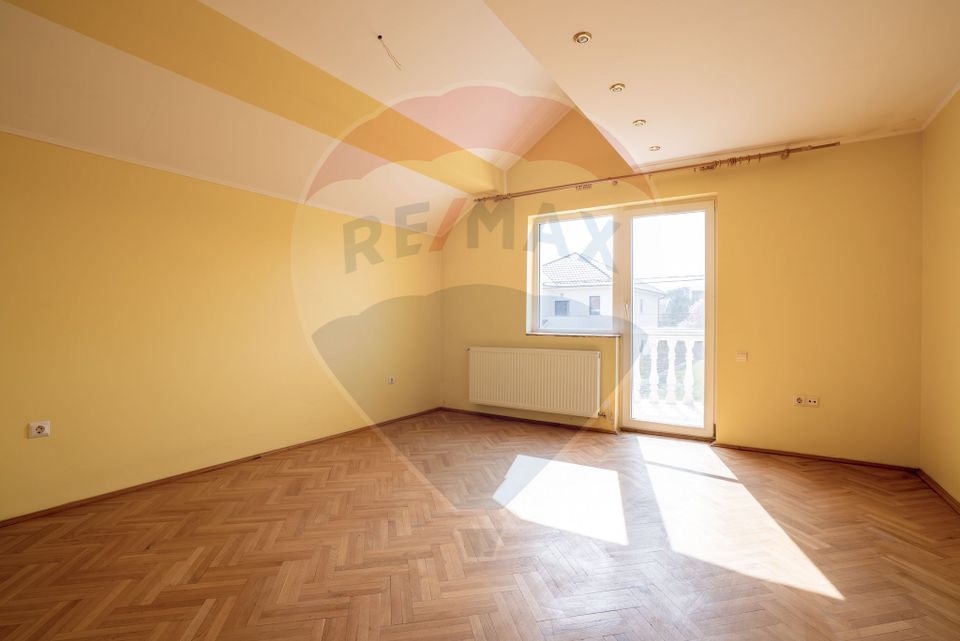 De vânzare Casă spațioasă cu teren 1.000 mp Beverly Hills, Sanmartin