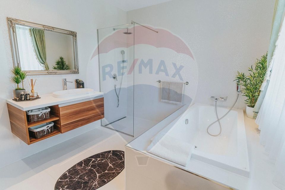 Ready to Move Family Home with Heated Pool – Gheorghe Doja Street, Ora