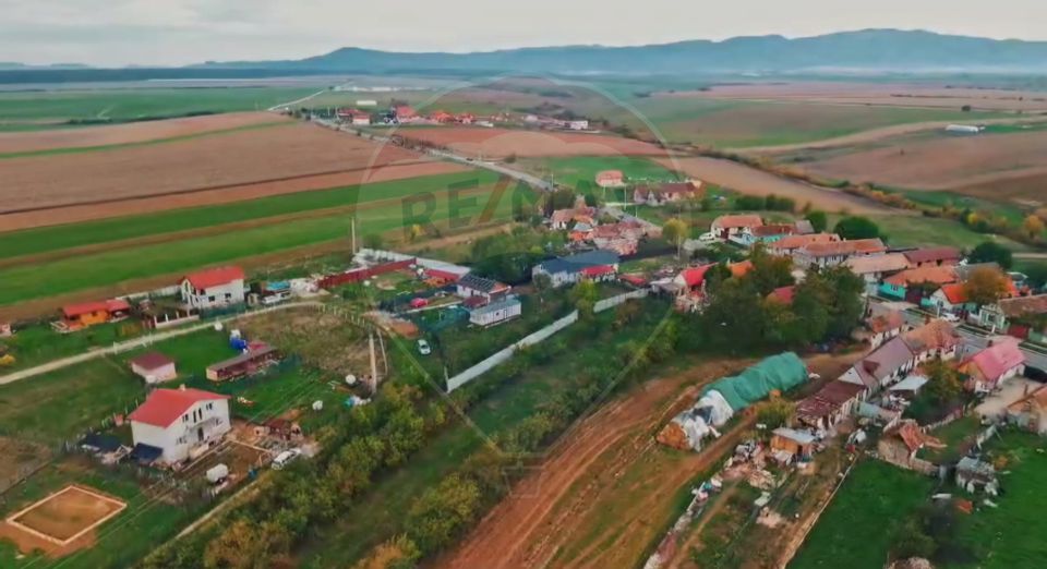 CASA SOLARA SI TEREN INTRAVILAN insorit- 655 mp /  SATU NOU- Brasov