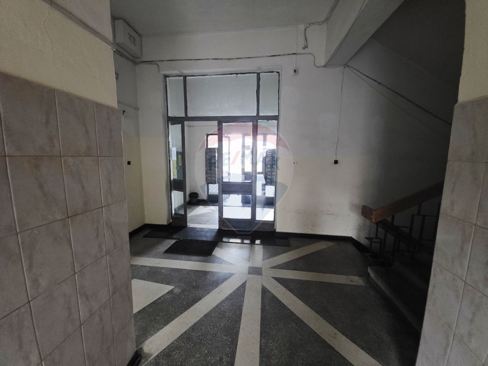 Apartament cu 2 camere de vânzare în zona 1 Mai