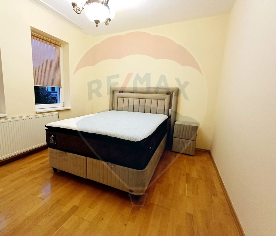 Apartament cu 4 camere de închiriat în zona Strand