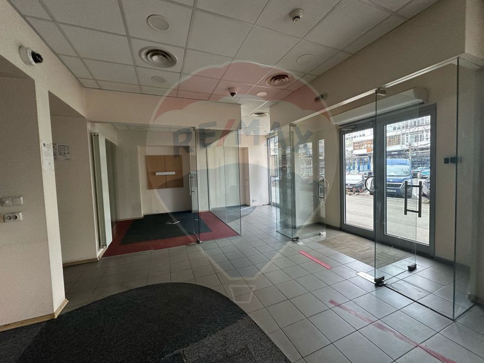 158sq.m Commercial Space for rent, Ultracentral area