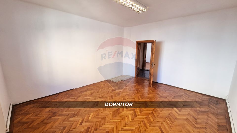 Casă / Vilă cu 5 camere de vânzare în zona Orasul Vechi