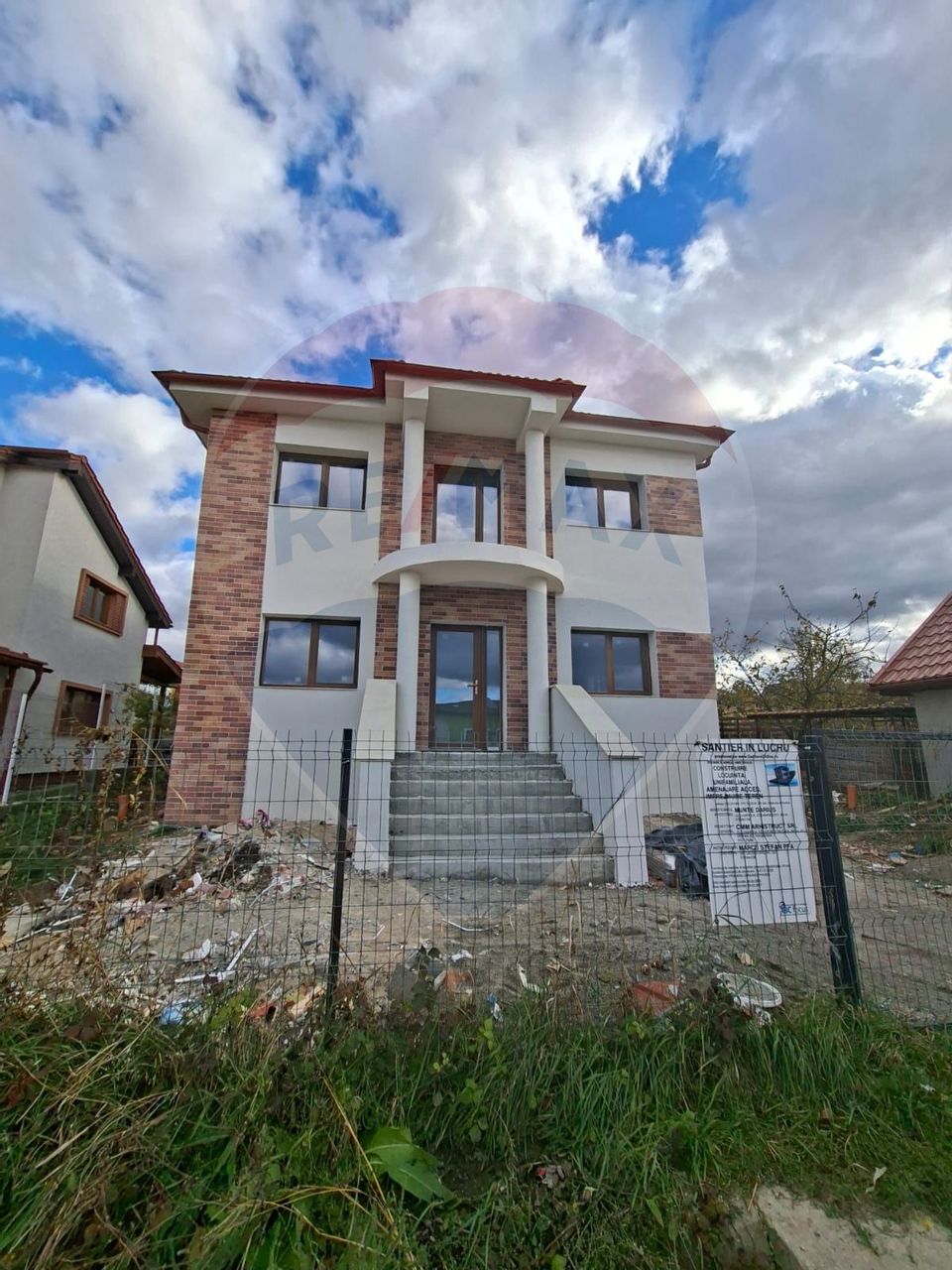 COMISION 0% Casă cu 4 camere de vânzare în Dezmir, 700 mp de teren