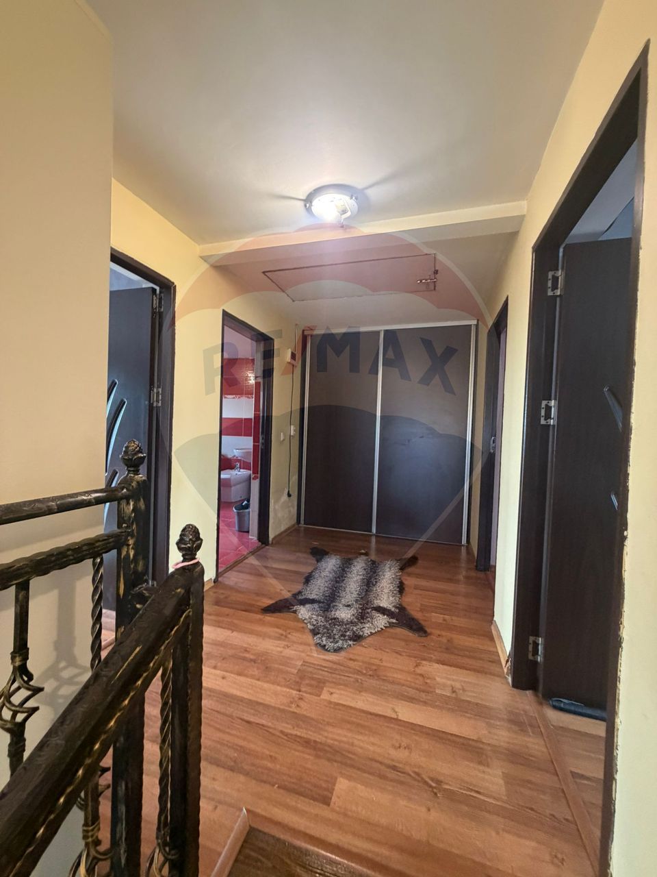 5 room House / Villa for sale, 1 Mai area