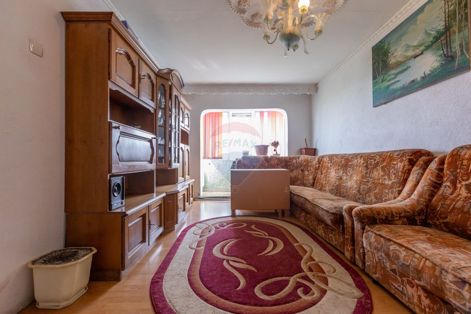 Apartament 3 camere decomandate – Strada Bicaz, zona Narcisa