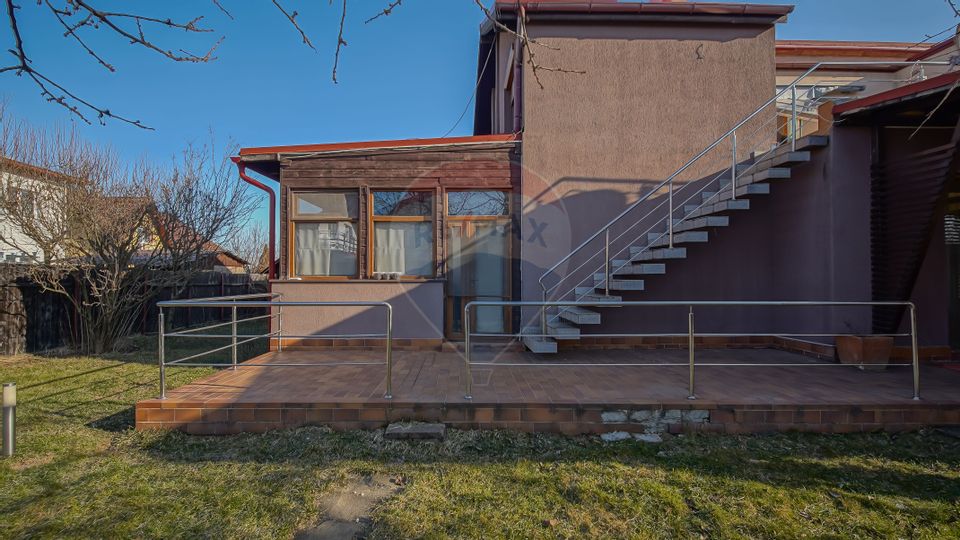 6 room House / Villa for sale
