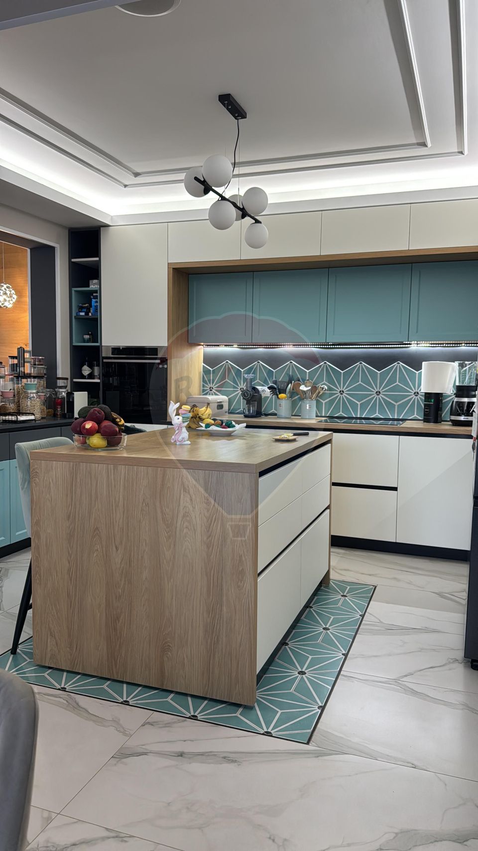 Proprietate premium în Filiași, locuință de lux cu spații comerciale