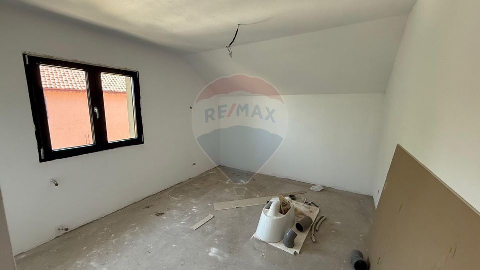 Casă / Vilă cu 5 camere zona Sud