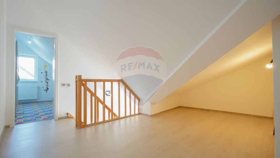 REZERVAT -  Apartament cu 3 camere, de vânzare, Râșnov - Comision 0%