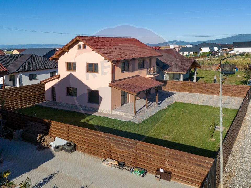 4 room House / Villa for sale