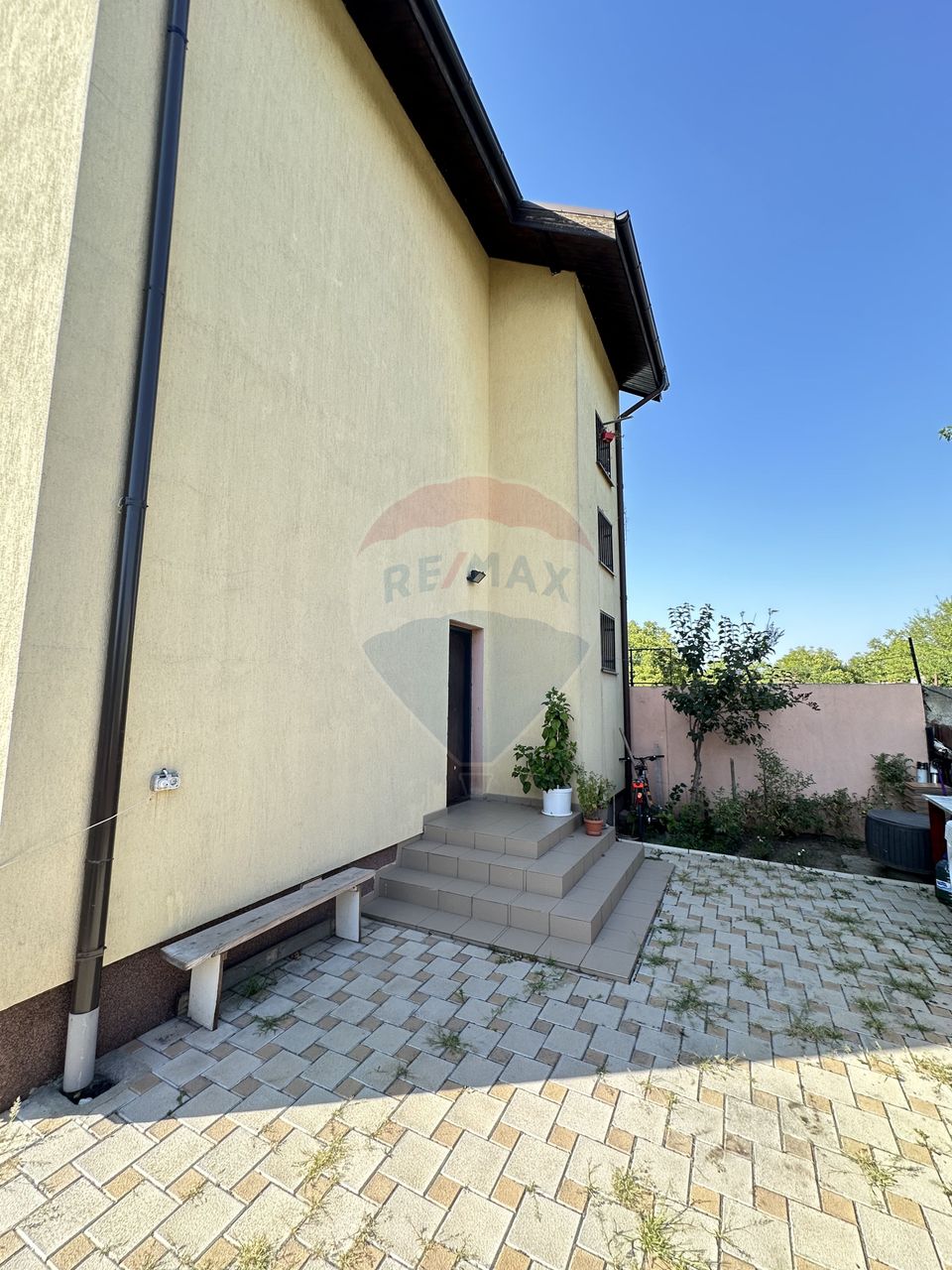 Apartament 2 camere cu curte si Garaj/ sos. Buc-Magurele