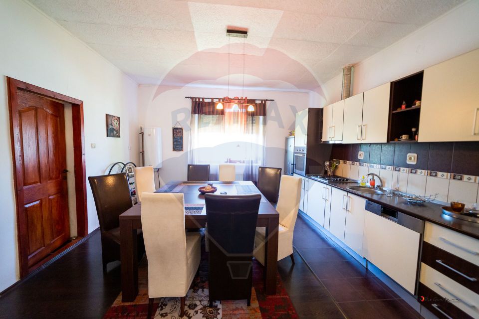 Casă cu 3 apartamente, piscină și 1000 mp teren, vânzare/schimb Turnu