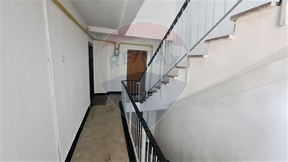 Garsoniera de inchiriat, strada Garii, etajul 3/4