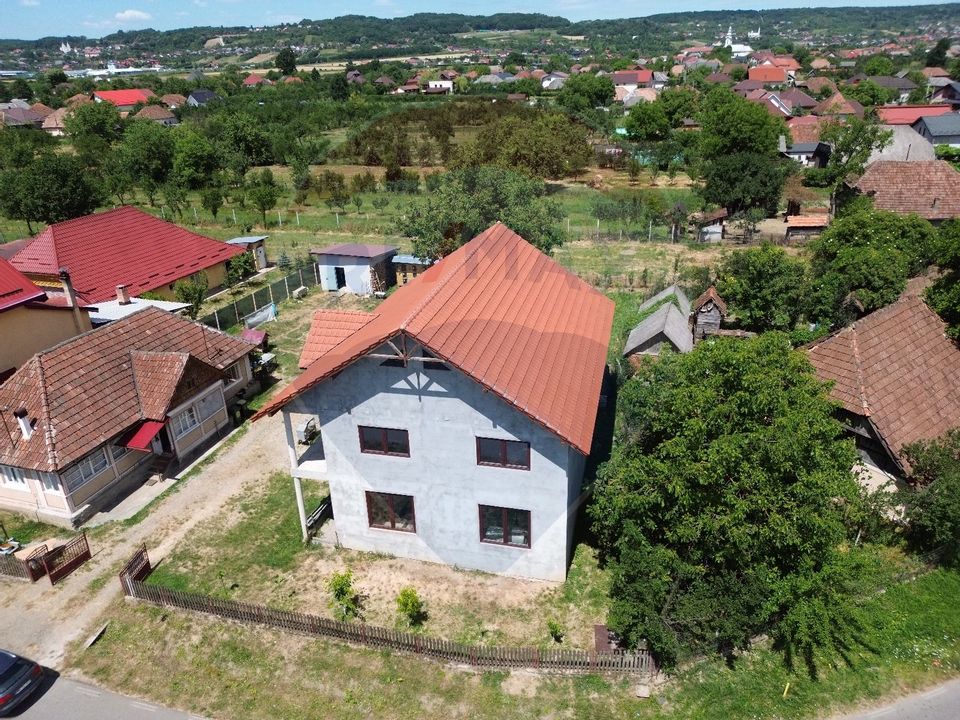 DE VÂNZARE – Casă cu etaj, Tămaia, Maramureș – aproape de Someș