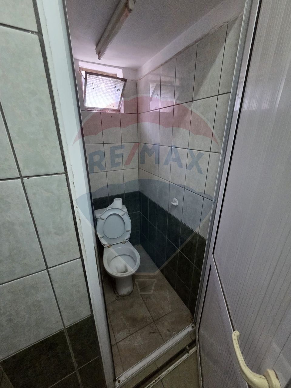 Ansamblu casa de locuit, hala productie ,spatiu de birouri si teren